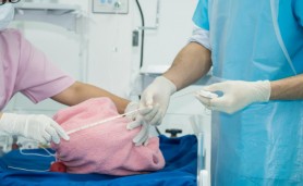 TERIFIANT // O asistentă medicală ar fi omorât mai mulți bebeluși. Femeia i-ar fi otrăvit cu insulină şi le-ar fi injectat aer în vene